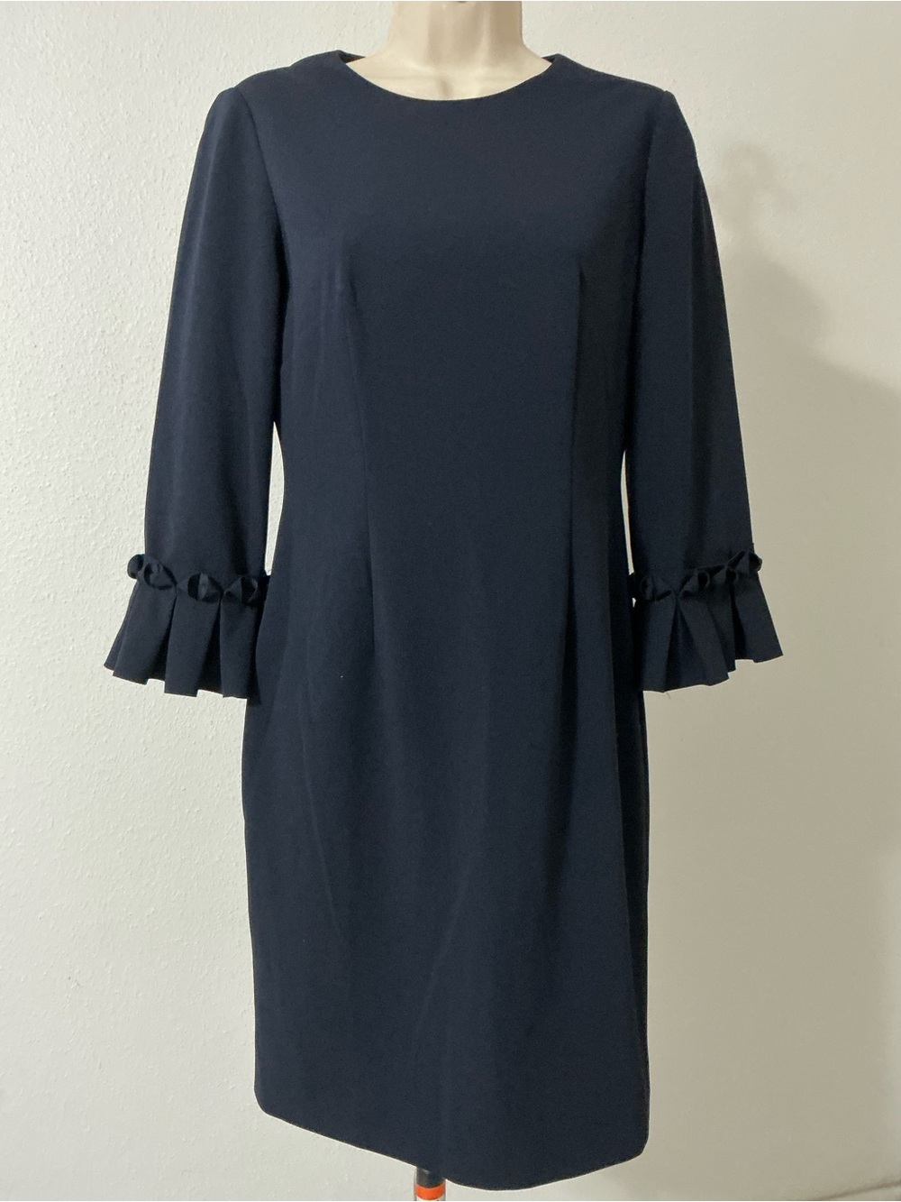 EUC TAHARI Arthur S. Levine Navy Blue Shift Dress Size 2